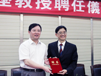 Professor Andrew Chan (right), Head of Shaw College and Director of Executive MBA Programme was appointed as the third “Li Dak Sum Professor” at NBU